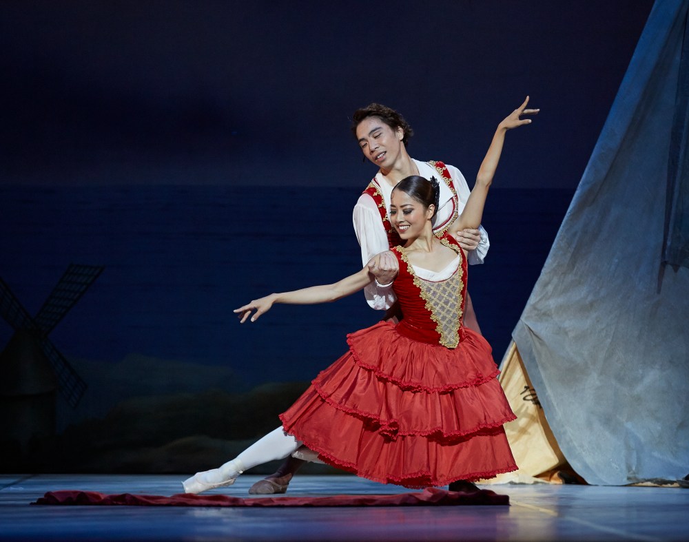 Gakuro Matsui and Chihiro Nomura in Don Quixote. Photo by Sergey Pevnev (5)