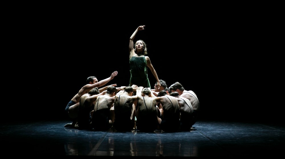 Chihiro Nomura and the dancers of West Australian Ballet in Air and Other Invisible Forces. Photo by Sergey Pevnev (3)